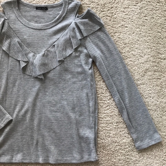 ♥️1 SM 1 MED♥️Long Sleeve Cold Shoulder Top - Picture 6 of 8